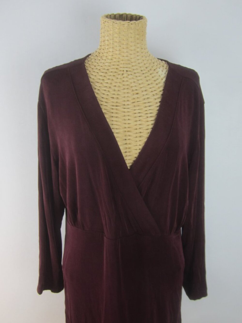 Chicos Travelers 2 Womens L Wine Purple 3/4 Sleeve  V Neck Shirt Top Knit